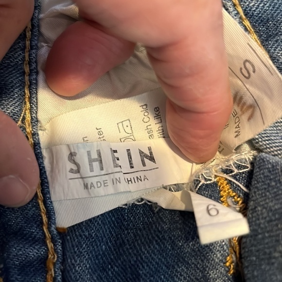 𝅺shein distressed cut off overalls, size Small in good condition - Picture 5 of 7